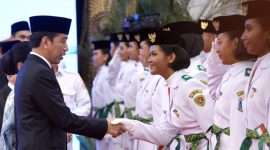 Presiden Jokowi saat mengukuhkan Paskibraka di Istana Negara, Jakarta, Selasa (15/08/2023). (Foto: Humas Setkab/OjI)