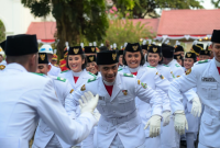 Sejumlah Pasukan Pengibar Bendera Pusaka (Paskibraka) setelah bertugas pada Upacara Peringatan HUT Ke-78 Kemerdekaan RI, pada Kamis, 17 Agustus 2023, di Istana Merdeka Jakarta. Foto: BPMI Setpres