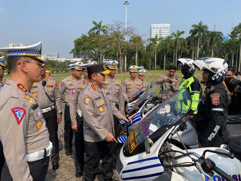 Kabaharkan Polri Komjen Pol Fadil Imran mengecek kesiapan Pamwal Rolakir Asean Summit ke-43 di Lapangan Monas, Jakarta (30/8/2023)  (Foto : Tommy) 