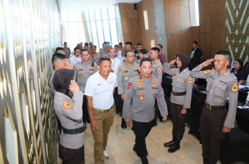 Kapolri Tinjau Kesiapan AMMTC di Labuan Bajo. (dok. Humas Polri)