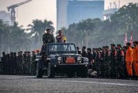 Panglima TNI Laksamana TNI Yudo Margono (kiri) bersama Kapolri Jenderal Pol Listyo Sigit Prabowo (kanan) memeriksa pasukan saat Apel Gelar Pasukan dalam rangka Pengamanan KTT ke-43 ASEAN di kawasan Monas, Jakarta, Jumat (1/9/2023). (Antara/red_