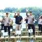 Kadiv Humas Polri Irjen. Pol. Sandi Nugroho menyatakan, perayaan hari jadi Humas Polri ini dilakukan dengan menanam mangrove karena mengingat fenomena el nino belakangan ini. Tak dipungkiri, fenomena tersebut telah menyebabkan kekeringan di beberapa daerah. (Foto : Humas PMJ)