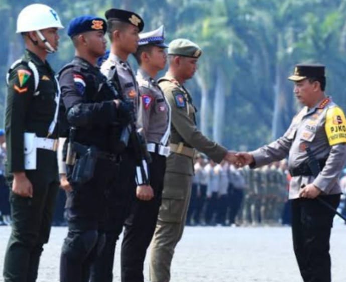 Apel gelar pasukan Operasi Mantap Brata Pengamanan Pemilu 2024 digelar di Silang Monas Jakarta, Selasa (17/10/2023)