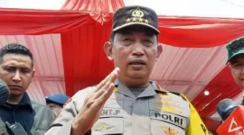 Kapolri Jenderal Listyo Sigit Prabowo memimpin apel gelar pasukan Operasi Mantap Brata 2023-2024 di Silang Monas, Jakarta, Selasa (17/10/2023)