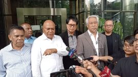 Tim Pembela Demokrasi Indonesia (TPDI) menyambangi Geung KPK, Selasa (14/11/2023_