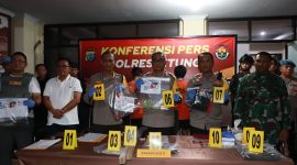 Kapolda Sulut Irjen. Pol. Setyo Budiyanto dalam keterangan pers, Minggu (26/11/2023) memastikan , kondisi Kota Bitung saat ini aman dan terkendali. (Foto : Mega News)
