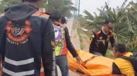 Jasad seorang lelaki ditemukan mengambang di dekat Pintu Air Sungai Kanal Banjir Timur, Juat (10/11/2023)