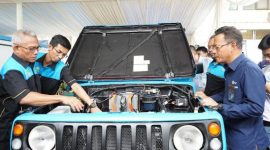 PLN Unit Induk Distribusi (UID) Jakarta Raya meluncurkan 'Electric Vehicle Conversion' (Elvis) tahap 2 yaitu mobil listrik konversi karya siswa SMKN 1 dan SMKN 26 Jakarta. Foto: (Meganews.id)