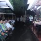 Kegiatan Cek Satkamling Juga dihadiri Forkopimkot Jakarta Selatan antara lain Kapolres Metro Jakarta Selatan Kombes Ade Ary Syam Imdradi, Dandim 0504/Jakarta Selatan, Asisten Ekonomi dan Pembangunan mewakili Wali Kota Jakarta Selatan, Kapolsek Mampang Kompol David Y Kanitero, Danramil 02 Mampang Prapatan, Camat Mampang Prapatan, Lurah Bangka, FKDM Kecamatan Mampang Prapatan, Ketua RW 03 Kelurahan Bangka, anggota Satkamling RW 03 Kelurahan Bangka dan warga RW. 03, Jumat (10/11/2023) malam. (foto : Humas PMJ)