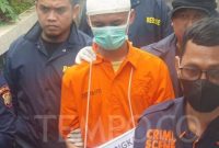 Rekonstruksi pembunuhan disertai pembunuhan sadis itu digelar di rumah kontrakan pelaku di kawasan Sukmajaya, Depok, Selasa (23/1/2024). Rekontruksi dipimpin Kasubdit Jatanras Ditreskrimum Polda Metro Jaya AKBP Rovan Richard Mahenu dengan 30 adegan yang peragaan pelaku. 