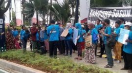 Foto ini saat warga kampung susun baham datang ke Balai Kota, beberapa waktu sebelumnya