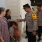 Kapolres Metro Jakarta Utara dan jajaran  menyapa penghuni Panti Jompo Yayasan Bunga Bakung Ministry di Koja, Jakarta Utara, Minggu (24/03/2024) 