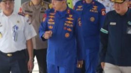 Kepala Korp Kepolisian Perairan dan Udara (Kakorpolairud) Polri Irjen Polisi M Yassin Kosasih  memantau persiapan pengamanan jalur mudik Lebaran 2024 di Pelabuhan Bakauheni, Lampung Selatan, Kamis (28/3/2024).