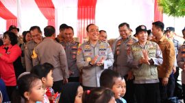 POS PANTAU: Kapolres Metro Jakarta Utara Kombes Pol. Gidion Arif Setyawan dan jajaran  di Pos Pantau Satgas Anti Tawuran di Jalan Arteri Gading Pelangi Pegangsaan Dua Kec. Kelapa Gading Jakarta Utara, Sabtu (23/03/2024).(Foto : Humas PMJ)