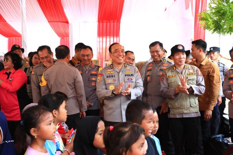 POS PANTAU: Kapolres Metro Jakarta Utara Kombes Pol. Gidion Arif Setyawan dan jajaran  di Pos Pantau Satgas Anti Tawuran di Jalan Arteri Gading Pelangi Pegangsaan Dua Kec. Kelapa Gading Jakarta Utara, Sabtu (23/03/2024).(Foto : Humas PMJ)