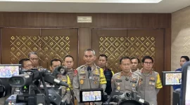 Asisten Kapolri Bidang Operasi (Assop) Irjen Pol. Verdianto Iskandar Bitticaca memberikan keterangan kepada wartawan di Mabes Polri, Jakarta, Kamis (28/3/2024).