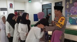 Kapolres Metro Jakarta Pusat Kombes Pol Susatyo Purnomo Condro S.H., S.I.K., M.Si melaksanakan kegiatan santunan dengan anak Yatim dari Yayasan Al Falah Kemayoran Jakarta Pusat. Rabu (27/3/2024).