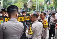 Kapolres Metro Jakarta Pusat Kombes Pol Susatyo Purnomo Condro menghimbau kepada warga masyarakat yang akan menyampaikan aspirasi pagi ini agar tertib dan memperhatikan hak-hak masyarakat lain.