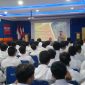 
“Stop Bullying” :  Siswa tampak serius mendengarkan ‘nasihat’ Wakapolres Metro Jakarta Selatan, AKBP Dedi Supriadi, SIK, MH saat sosialisasi Stop Bullying di SMA 74 Jakarta Selatan, Kamis (28/03/24)
