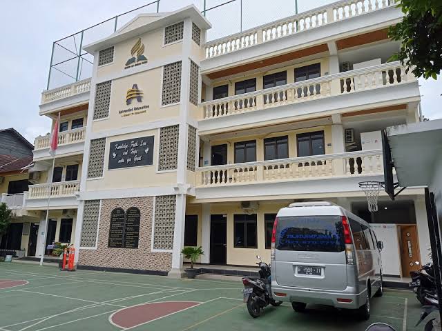 MEGAH : Gedung sekolah Perguruan Advent XV Ciracas, Jakarta Timur terlihat megah (Foto  Ist)