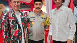 Buka Puasa Bersama : Ketua Markas Daerah  (MADA) Laskar Merah Putih (LMP) DKI Jakarta H. Agus Salim (kiri) bersama Wakapolri Komjen Agus Adrianto dan Ketua Umum DPP Gerakan Rakyat Indonesia Bersatu Jaya (GRIB Jaya), Hercules RM, tampak kompak saat berbuka puasa bersama Kapolri Jenderal Listyo Sigit Prabowo  di Mabes Polri, Jl Trunojoyo, Jakarta, Selasa (02/04/2024)
