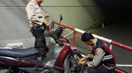Selain tindakan penggembokan, petugas juga menyampaikan imbauan-imbauan kepada masyarakat sekitar, terutama di lokasi-lokasi yang diketahui sering menjadi target aksi curanmor. 


