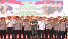 Kapolda Metro Jaya Irjen Pol Karyoto bersama Pangdam Jaya Mayjen TNI Rafael Granada Baay dan Wakapolda Metro Jaya Brigjen Pol Djati Wiyoto Abadhy beserta pejabat utama Polda Metro Jaya dan Kodam Jaya menghadiri kegiatan Launching Gugus Tugas Polri Mendukung Ketahanan Pangan yang dipimpin oleh Kapolri dan Panglima TNI secara virtual dari Sidoarjo, Jawa Timur, Rabu (20/11/2024). 