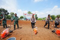 Kapolri Jenderal Pol. Listyo Sigit Prabowo dan Panglima TNI Jenderal Agus Subiyanto melaksanakan kunjungan kerja ke Jawa Tengah, Kamis (21/11/24).