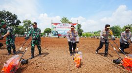 Kapolri Jenderal Pol. Listyo Sigit Prabowo dan Panglima TNI Jenderal Agus Subiyanto melaksanakan kunjungan kerja ke Jawa Tengah, Kamis (21/11/24).