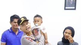 Kapolda Babel Irjen Pol  Hendro Pandowo temui ibu dan anak korban penyekapan di Bakam Bangka yang sempat viral di media sosial, Sabtu (7/12)