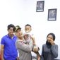 Kapolda Babel Irjen Pol  Hendro Pandowo temui ibu dan anak korban penyekapan di Bakam Bangka yang sempat viral di media sosial, Sabtu (7/12)