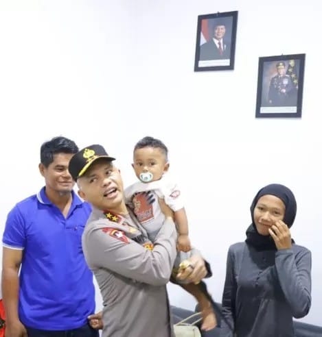 Kapolda Babel Irjen Pol  Hendro Pandowo temui ibu dan anak korban penyekapan di Bakam Bangka yang sempat viral di media sosial, Sabtu (7/12)