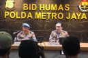 Kabid Propam Polda Metro Jaya Kombes Pol Radjo Alriadi Harahap didampingi Kabid Humas Polda Metro Jaya Kombes Pol Ade Ary Syam di Polda Metro Jaya, Rabu (28/01) 