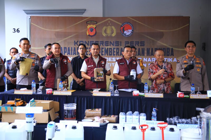 Konferensi pers yang dibuka oleh Karopenmas Divhumas Polri dan Dirtipidnarkoba Bareskrim Polri pada Rabu, 5 Februari 2025