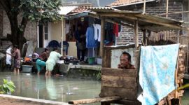 Ribuan warga Jakarta masih buang air besar (BAB) di kali 