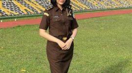 Lahir pada 3 Januari 1998, Putri Agita adalah alumni Pendidikan dan Pelatihan Pembentukan Jaksa (PPPJ) Gelombang II Tahun 2024. Ia resmi menyandang profesi jaksa pada 11 Desember 2024 dan kini melanjutkan tugasnya di Kejaksaan Negeri Karo. (dok Agita)