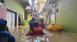 Hingga Senin sore (3/3), tim masih melakukan penyisiran di area terdampak. (Humas PMJ)
