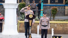 Direktur Pembinaan Masyarakat (Dirbinmas) Polda Metro Jaya, Kombes Pol Harri Muharram Firmansyah mewakili Kapolda Metro Jaya Irjen Pol Karyoto, memimpin upacara Hari Kesadaran Nasional di Lapangan Presisi Ditlantas Polda Metro Jaya, Senin (17/3/2025). 