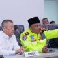 Kakorlantas Irjen Agus Suryonugroho bersama Menteri Perhubungan Dudy Purwagandhi meninjau Posko Pengamanan Terpadu Korlantas Polri (Command Center ) di Km 29 Tol Jakarta Cikampek, Sabtu (22/3/2025). 