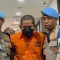 Mantan Kapolres Ngada AKBP Fajar Widyadharma Lukman mengenakan baju tahanan 