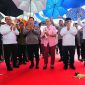 Kapolri Jenderal Pol Listyo Sigit Prabowo bersama Menteri Pendidikan Dasar Menengah Abdul Mu’ti, Kepala Badan Gizi Nasional Dadan Hindayana, dan Ketua Yayasan Kemala Bhayangkari Ny. Juliati Sigit Prabowo, meresmikan 20 Satuan Pelayanan Pemenuhan Gizi (SPPG), Senin (17/3)