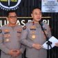 Kepala Biro Penerangan Masyarakat (Karopenmas) Divhumas Polri Brigjen Pol. Trunoyudo Wisnu Andiko (kanan) dengan didampingi Kabag Penum Ropenmas Divisi Humas Polri Kombes Pol. Erdi A. Chaniago (kiri) di Gedung Divisi Humas Polri, Jakarta Selatan, Selasa (18/3/2025). (Humas Polri)