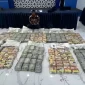 Tersangka M dan barang bukti 192 kilogram narkoba jenis sabu-sabu yang ditangkap oleh penyidik Dittipidnarkoba Bareskrim Polri. ANTARA