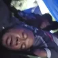 Caption foto : Tampak Ketua Komnas HAM Perwakilan Papua, Frits Ramandey saat berlindung saat kontak tembak (Foto: Capture video)
