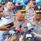 Kapolri Jenderal Pol. Listyo Sigit Prabowo dengan awak media di acara peringatan Hari Buruh di Lapangan Monas, Jakarta Pusat, Kamis (1/5/2025). (Divisi Humas Polri)