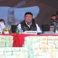 Menteri Koordinator Bidang Politik dan Keamanan (Menko Polkam) Budi Gunawan (Tengah) Kepala BNN Martinus Hukom (kiri) dan KSAL Laksamana TNI Muhammad Ali (kanan) saat jumpa pers pemusnahan narkoba seberat dua ton di Batam, Kamis (12/6/2025) (Humas Kemenko Polkam)