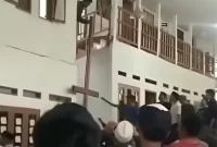 Foto tangkapan layar video pengerusakan tempat beribadah di Sukabumi, Jawa Barat