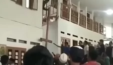 Foto tangkapan layar video pengerusakan tempat beribadah di Sukabumi, Jawa Barat