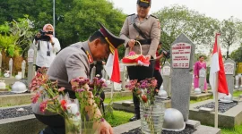 Kapolri Tabur Bunga