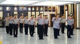 Belasan pati Polri mendapat kenaikan pangkat satu tingkat lebih tinggi. Termasuk seorang pati yang naik pangkat dari irjen menjadi komjen. (Polri)
